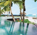 Reethi Rah - Pool by the beach